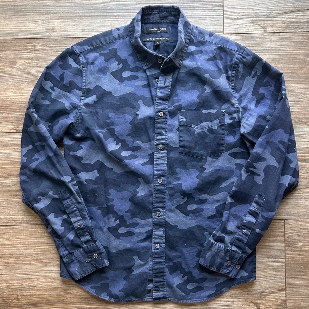 Banana Republic | Luxe Flannel Blue Camo Slim Fit Button Down Shirt (Small)